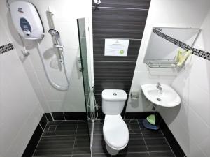 Koupelna v ubytování Royale Hotel Batu Gajah + 32 fotografií