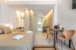 a room with a shower and a table and chairs at Residence Punta Cassano - In piscina sulla spiaggia di sabbia in San Foca +29 photos