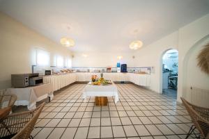 a large room with a table and a kitchen at Hotel Playa Bocaina in Mojácar