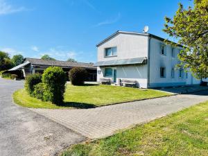 a large white house with a driveway at Apartment mit 4 Betten in Karben