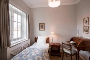 Postel nebo postele na pokoji v ubytování Hotel Fredensborg Store Kro