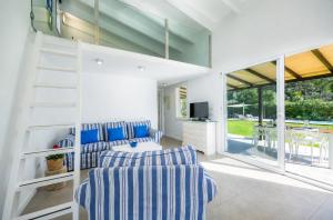 a living room with two blue and white chairs at Les Herbetes in Port de Pollensa