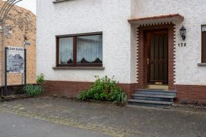 a brick building with a door and stairs on a street at Ferienwohnung Riesling in Klüsserath