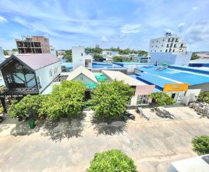 an overhead view of a resort with a swimming pool at Thu Quy Hotel in Cu Lao Thu