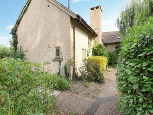 an old house with a garden in front of it at Riverview in Somerford Keynes