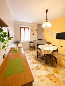 a living room with a table and a dining room at Terrazza sul Borgo in Camerota