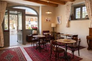 a restaurant with tables and chairs in a room at Aurisina residence in Aurisina