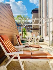 a pair of lounge chairs sitting on a balcony at L'escale vosgienne in Saint Die