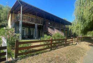 a house with a fence in front of it at Panoráma Szálláshely in Csongrád