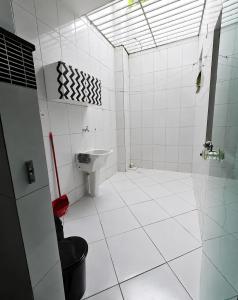 a bathroom with a toilet and a sink at Apartamentos - Repouso do Guerreiro in Itabuna +58 photos