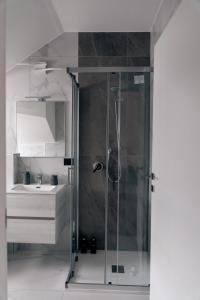 Baðherbergi á OliHouse +22 myndir