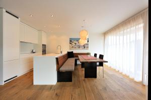 a kitchen with a dining table and a kitchen island at Fontana in Arosa