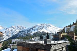 a city with snow covered mountains in the background at Fontana in Arosa