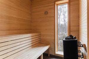 a wooden sauna with a bench and a window at Tännstoppet - Tänndalen in Tänndalen
