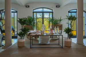 a living room with a table with plants on it at Tenuta Il Poggio - Luxury B&B in Felegara