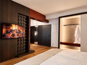 a bedroom with a fireplace in a room at Design-Apartment Siegen Oberstadt in Siegen