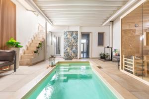a swimming pool in the middle of a living room at Pasitea Luxury Suite by BarbarHouse in Squinzano