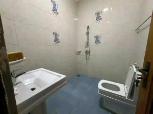 a bathroom with a sink and a toilet at Appartement meublé service in Cotonou