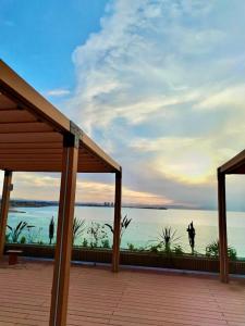 a view of the water from a building at Le Yot Hotel in 'Aïn Benian