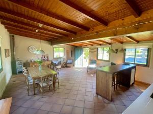 a kitchen and dining room with a table and chairs at Casa Rural A Redondiña in Lamas