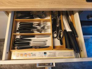 a drawer filled with lots of scissors and other tools at FeWo Mephisto in Pottenstein