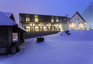 Hotel a restaurace U Vychopňů冬天相片