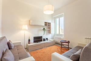 a living room with a couch and a television at Verdi 185 by Pleiades Home in Livorno