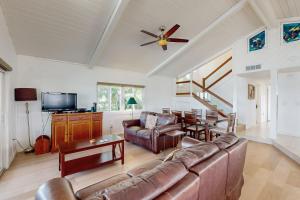 a living room with a couch and a table at CJ295FLR Hawkins Lookout in Cudjoe Key