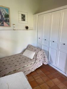 a small bedroom with a bed and a closet at La Maisonnette de Bédoin Mont Ventoux - Self Check In in Bédoin