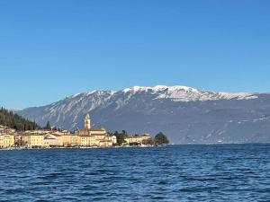 a town on the shore of a large body of water at Garda MarANDGi Home Salo' in Salò