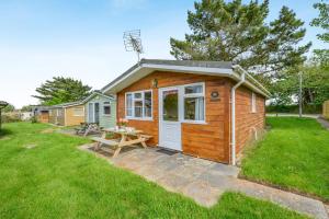 a tiny house with a picnic table in a yard at 2 Bed in St. Merryn oc-p00883 in Saint Merryn