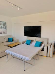 a hospital bed in a room with a couch at Concorde Luxury Ocean View in Portimão