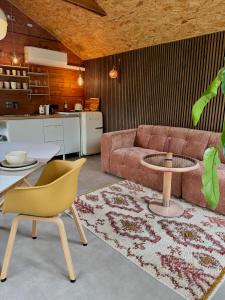 a living room with a couch and a table at Tinkerbell in Oosterbeek