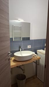 a bathroom with a sink and a toilet at Il Flat Arona Centro, Le Dimore del Corso in Arona +4 photos