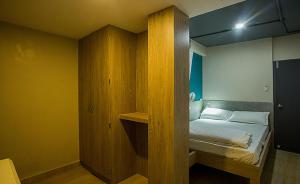 Ліжко або ліжка в номері Pod N Beyond Smart Hotel