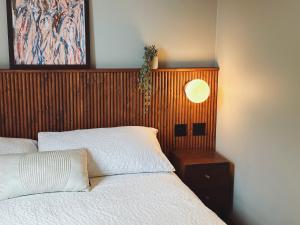 a bedroom with a bed with a wooden head board at Margate Manor - Rooms by the Sea in Margate +34 photos