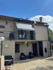 a white building with a balcony and a porch at Domus Gavazzano in Viterbo