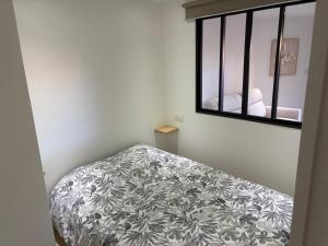 a bedroom with a bed and a mirror at Appartement 4 personnes in Sainte-Maxime