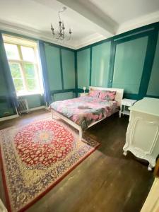 a bedroom with a bed and a rug and a window at Russell Hill Manor in Peterborough +12 photos