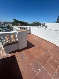 a roof with a tile floor on top of a building at Atico casa la via in Sanlúcar de Barrameda +1 photo