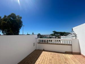 a balcony with a white fence and a blue sky at Atico casa la via in Sanlúcar de Barrameda
