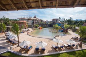 Der Swimmingpool an oder in der Nähe von Mai Khaolak Beach Resort & Spa - TUIBLUE Mai Khaolak
