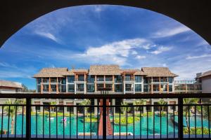 Der Swimmingpool an oder in der Nähe von Mai Khaolak Beach Resort & Spa - TUIBLUE Mai Khaolak