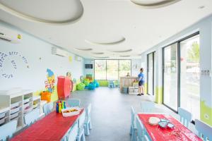 Kinder, die in der Unterkunft Mai Khaolak Beach Resort & Spa - TUIBLUE Mai Khaolak übernachten