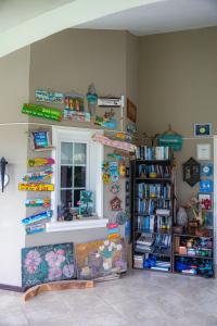 a room with a book shelf filled with books at Hibiscus Beach House in Willemstad