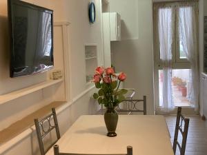 a vase with flowers on a table in a room at Villa Paradiso in Gaeta