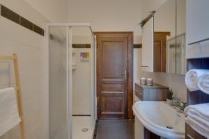 a bathroom with a sink and a shower and a toilet at Chromatica - di fronte a Galleria Bomb in Gorizia