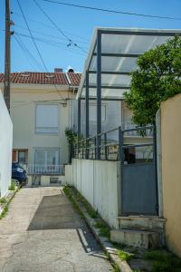 a building with a gate in front of a house at Cantinho da Susana in Coimbra