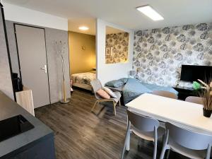 a room with a living room and a bedroom at Studio de l'étoile in Bavans