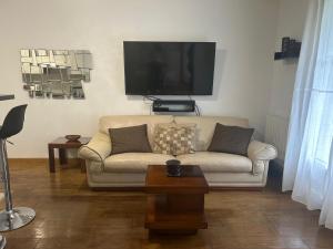 a living room with a couch and a flat screen tv at Studio Disney Paris in Bailly-Romainvilliers